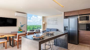 Luxury Villa | Bathroom | Shower, rainfall showerhead, free toiletries, hair dryer