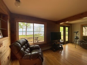 Smart TV, DVD player, books, stereo