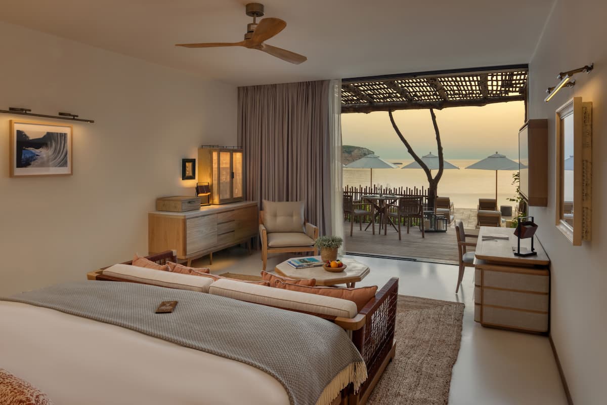 1 bedroom, egyptian cotton sheets, premium bedding, memory-foam beds