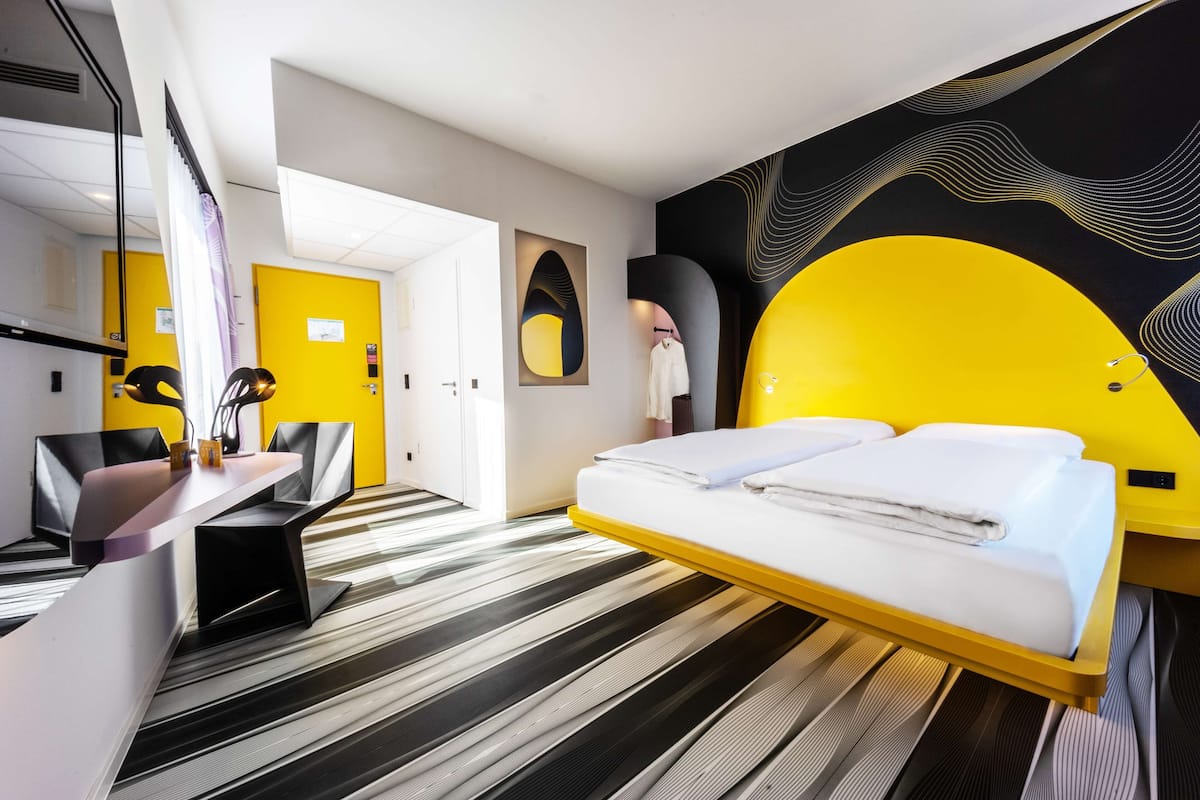 Habitación superior (Design) | Ropa de cama hipoalergénica y escritorio