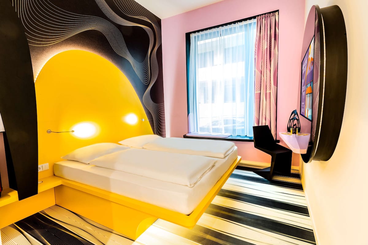 ห้องพัก (Design) | เครื่องนอนป้องกันสารก่อภูมิแพ้, โต๊ะทำงาน, พื้นที่ทำงานแบบใช้แล็ปท็อป