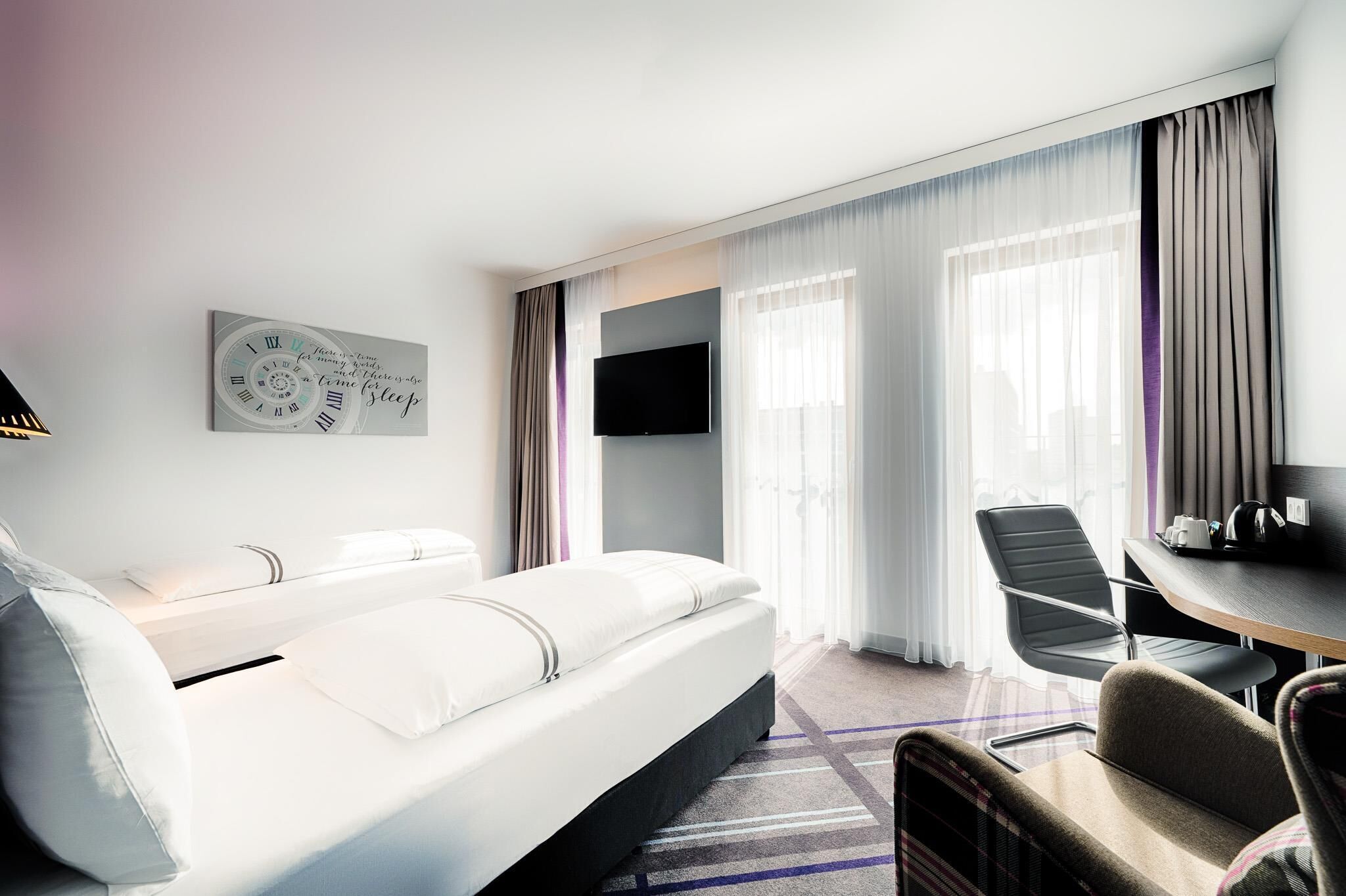 Standard Double or Twin Room | Desk, laptop workspace, soundproofing, iron/ironing board