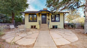 House, Multiple Beds (725 E Mulberry St) | Exterior