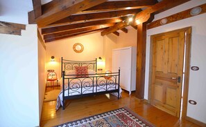 1 chambre, fer et planche à repasser, lit de bébé portatif, Wi-Fi