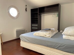 1 dormitori, planxa i posts de planxar, wifi gratuïta i roba de llit 