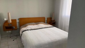 3 slaapkamers, een bureau, een strijkplank/strijkijzer, gratis wifi