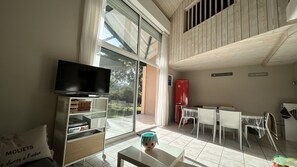 Interior - House view Golf Hole 17 ⛳️ Walking distance to all points of interest! (Moliets-et-Maa)