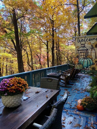 Home away from home with private hot tub, golf cart and more!!