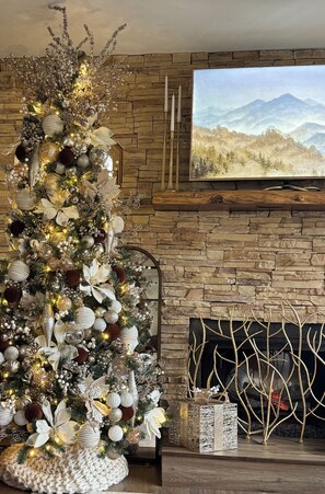 Interior - Home away from home with private hot tub, golf cart and more!! (Dillard)