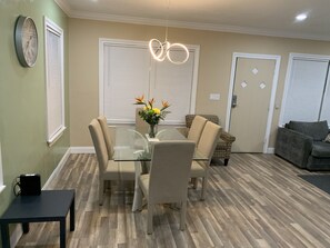 Dining - CENTRAL TAMPA HOME - 1.5 Miles North of Downtown  (Tampa)