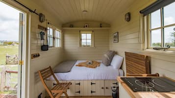 1 bedroom, bed sheets