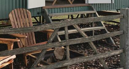 Rumwold by Bloom Stays - a rural shepherds hut sleeping 2 with amazing views!