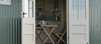 The Lookerer by Bloom Stays - a rural shepherds hut with amazing views!