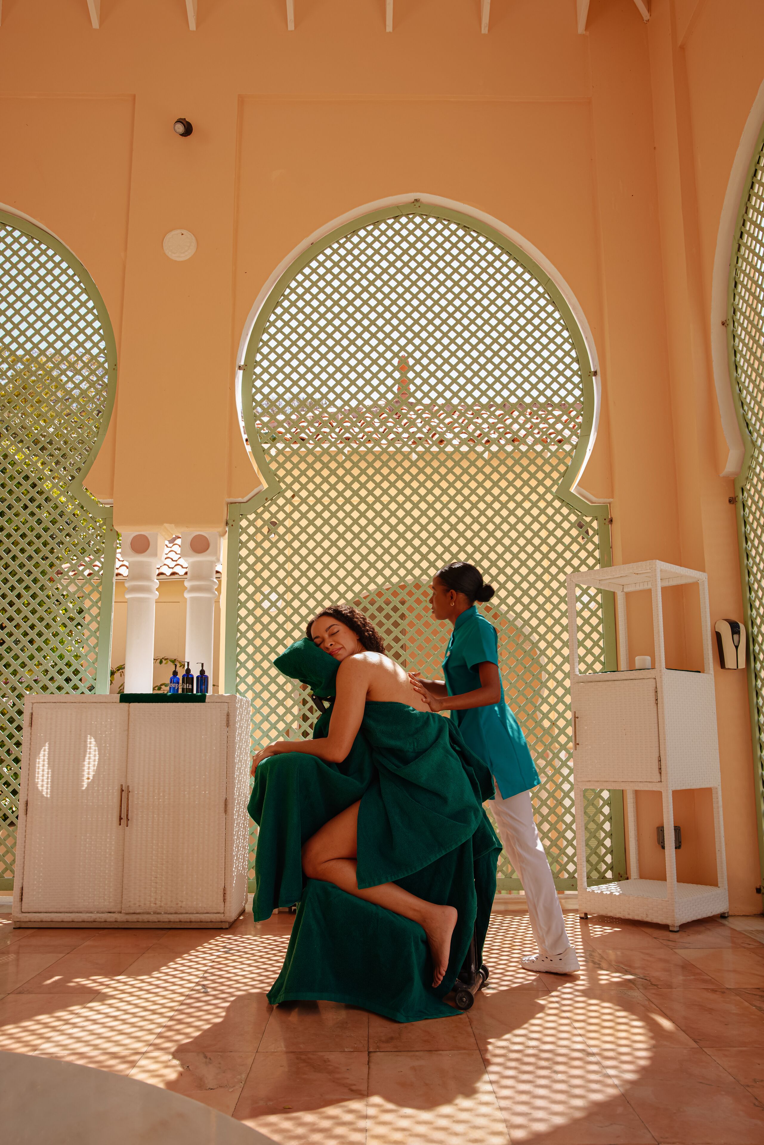 Couples treatment rooms, body treatments, hydrotherapy, aromatherapy