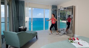 Signature Penthouse | Minibar, in-room safe, desk, laptop workspace