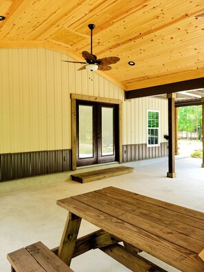 屋外ダイニングエリア