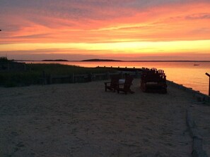On the beach - SAG HARBOR PRIVATE BEACH ON NOYAC BAY! BOOK NOW! THIS SUMMER SPECTACULAR VIEWS! (Sag Harbor)