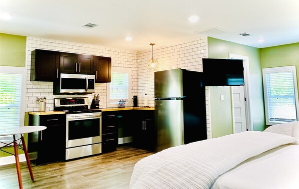 1 soverom, strykejern/-brett, wi-fi (inkludert) og sengetøy