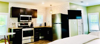 Modern Apartment on The Talimena Scenic Byway-walk to downtown