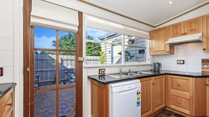 Fridge, microwave, oven, stovetop - Centrally located quaint historic cottage (PORT FAIRY)
