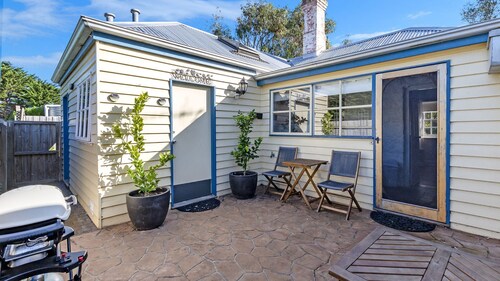 Centrally located quaint historic cottage