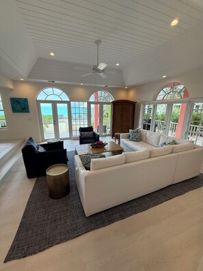 TV connectée, lecteur de DVD, chaîne hi-fi