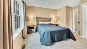 6 bedrooms, iron/ironing board, WiFi, bed sheets - 6 Bedrooms + Hot Tub  + Game Room + Movie Theater (Hawley)