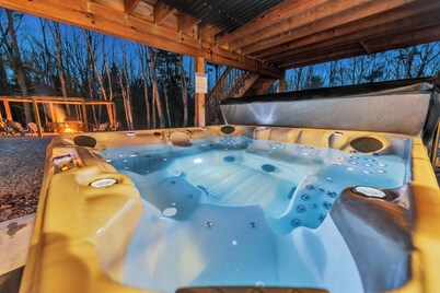 6 Bedrooms + Hot Tub  + Game Room + Movie Theater
