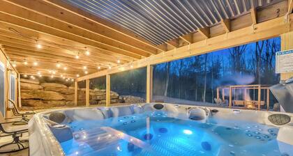 6 Bedrooms + Hot Tub + Game Room + Movie Theater