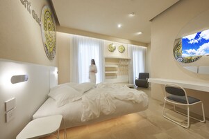 Hypo-allergenic bedding, memory foam beds, minibar, in-room safe