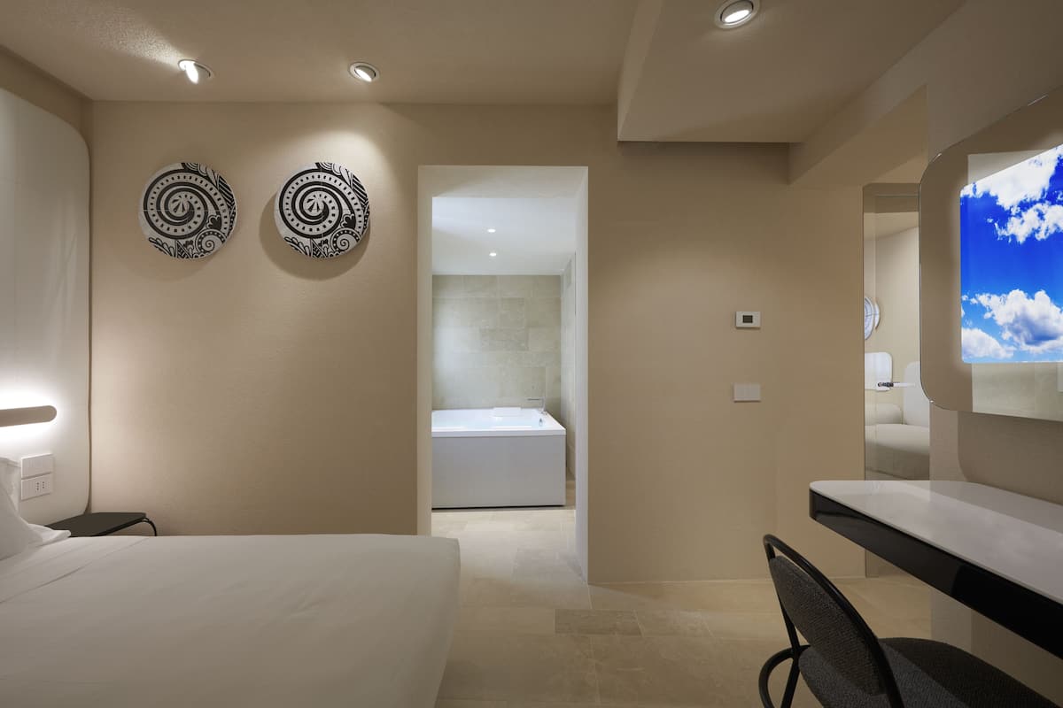1 bedroom, hypo-allergenic bedding, memory-foam beds, minibar