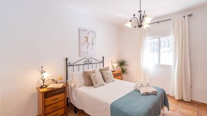 3 soverom, strykejern/-brett, reiseseng for barn og wi-fi