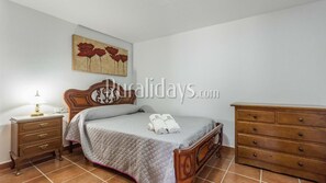 5 bedrooms, iron/ironing board, travel crib, WiFi - Cortijo La Loma El Borge by Ruralidays (Málaga)