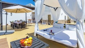 Outdoor dining - Cortijo La Loma El Borge by Ruralidays (Málaga)