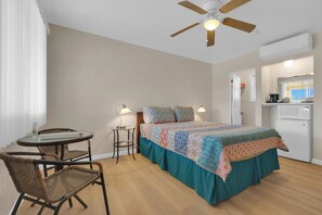 1 bedroom, desk, free WiFi, bed sheets