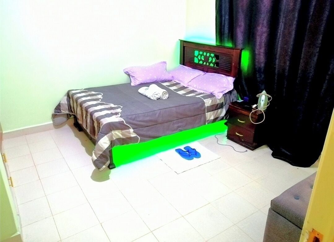 1 sovrum, skrivbord, strykjärn/strykbräda och gratis wi-fi