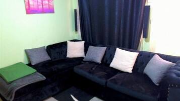 Smart TV, Netflix, servicios de streaming y estéreo
