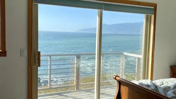 3 dormitorios, tabla de planchar con plancha, cuna de viaje