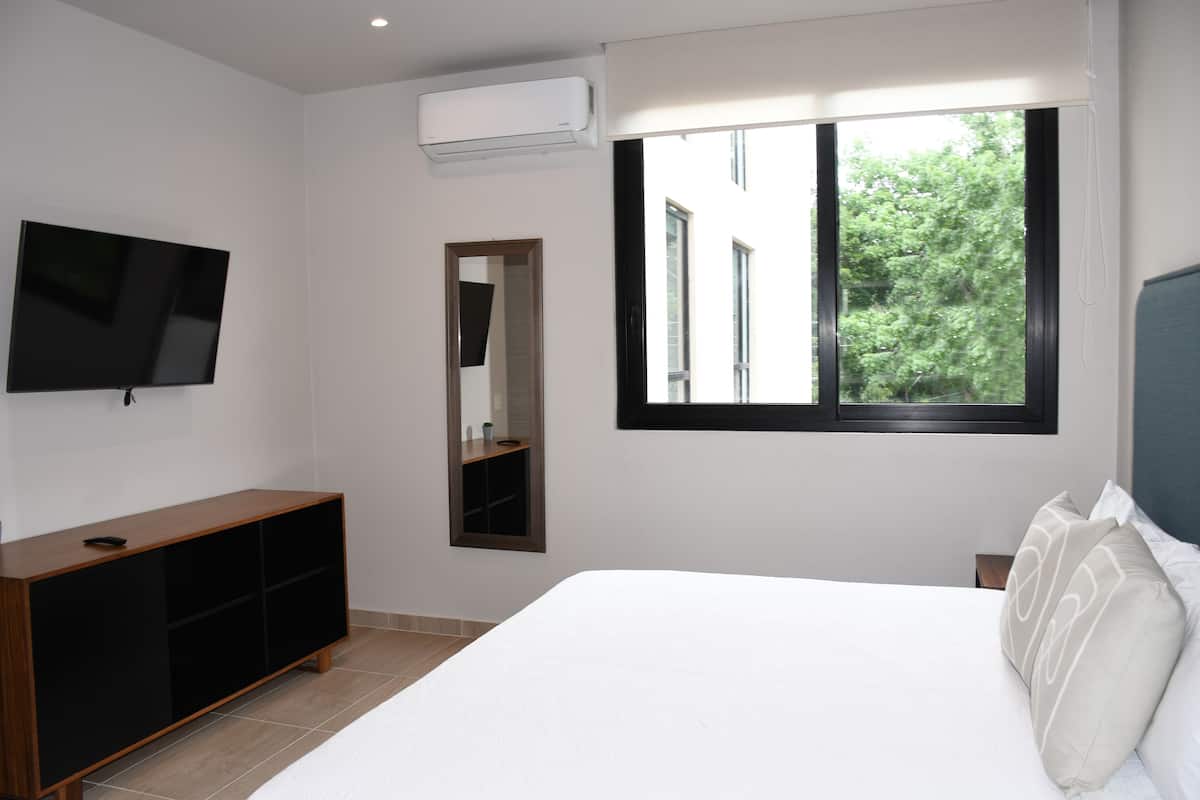 Luxury Apartment, 1 Bedroom | 3 bedrooms, in-room safe, individually decorated, individually furnished