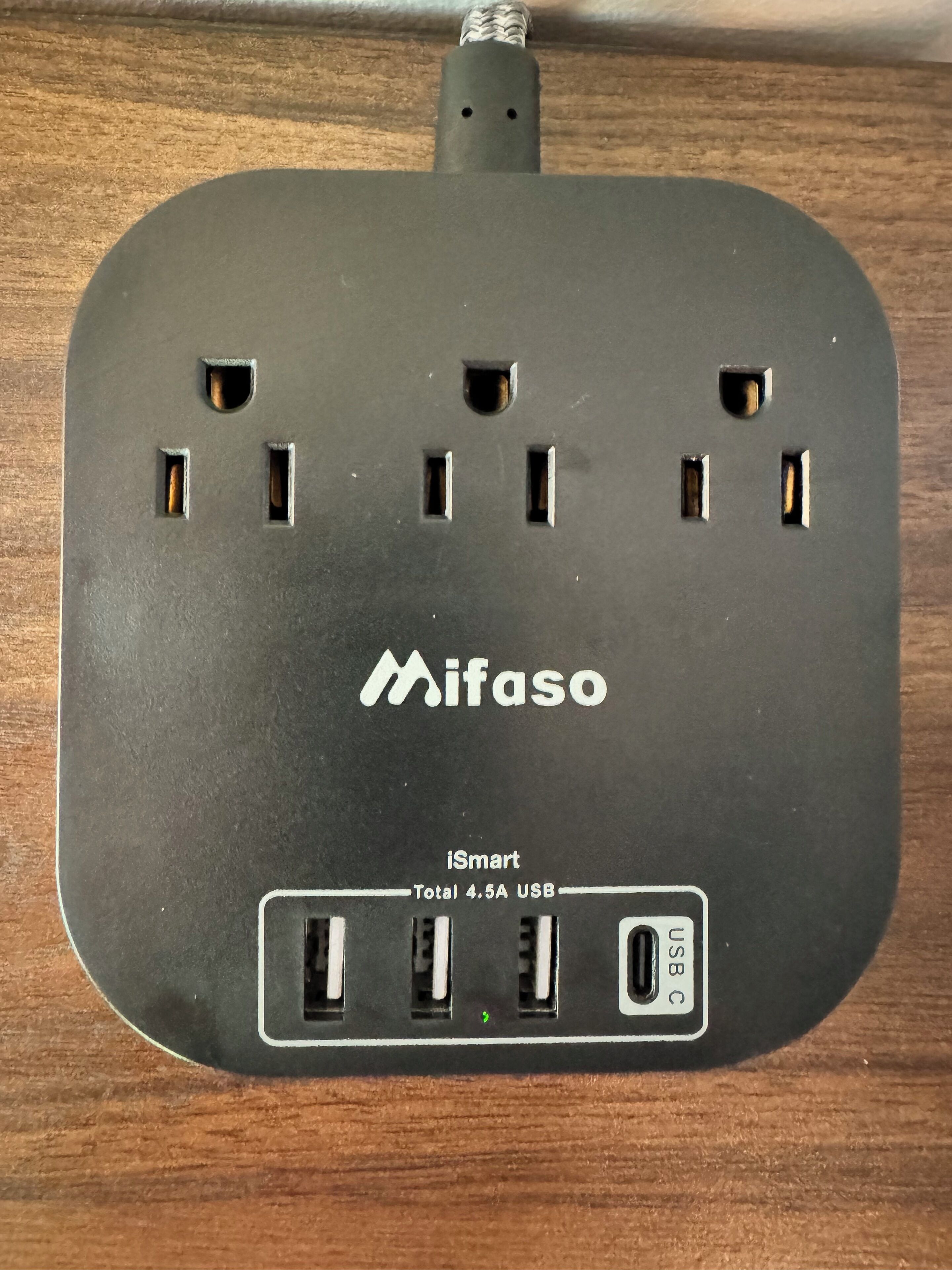 A black power strip with the brand Mifaso, featuring multiple USB ports and a total of 4.5A USB output.