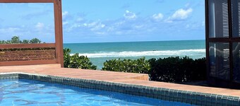 Beachfront house, right on the sand, in the best location on Barra de São Miguel beach