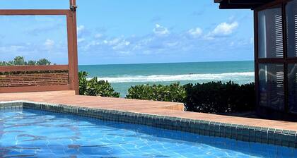 Beachfront house, right on the sand, in the best location on Barra de São Miguel beach