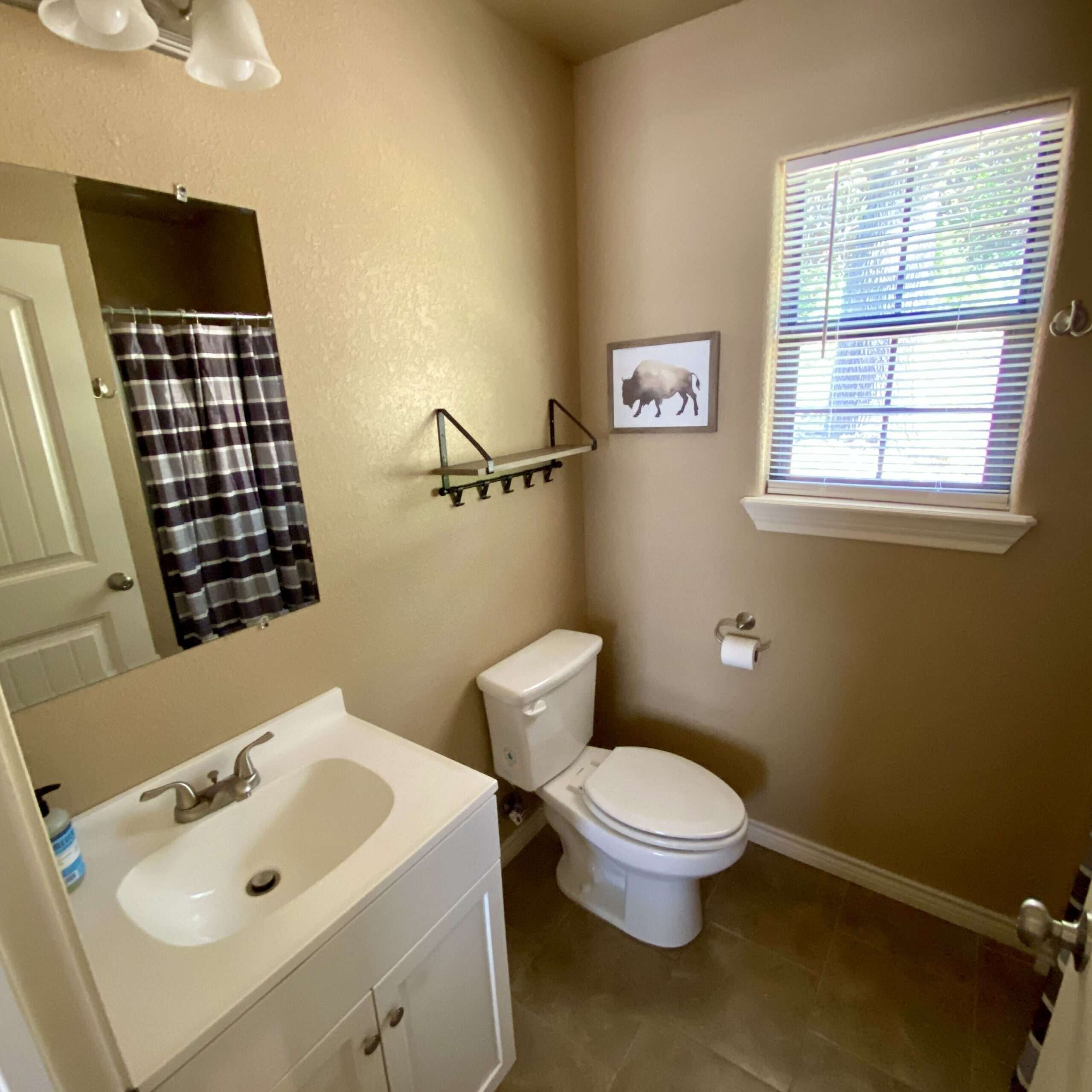 Ensemble douche/baignoire, sèche-cheveux