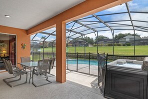 Outdoor dining - Be-Our-Guest Home! 7 bdrm incl. 5 King beds, Private POOL, 15 minutes to Disney! (Kissimmee)