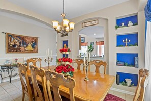 Dining - Be-Our-Guest Home! 7 bdrm incl. 5 King beds, Private POOL, 15 minutes to Disney! (Kissimmee)