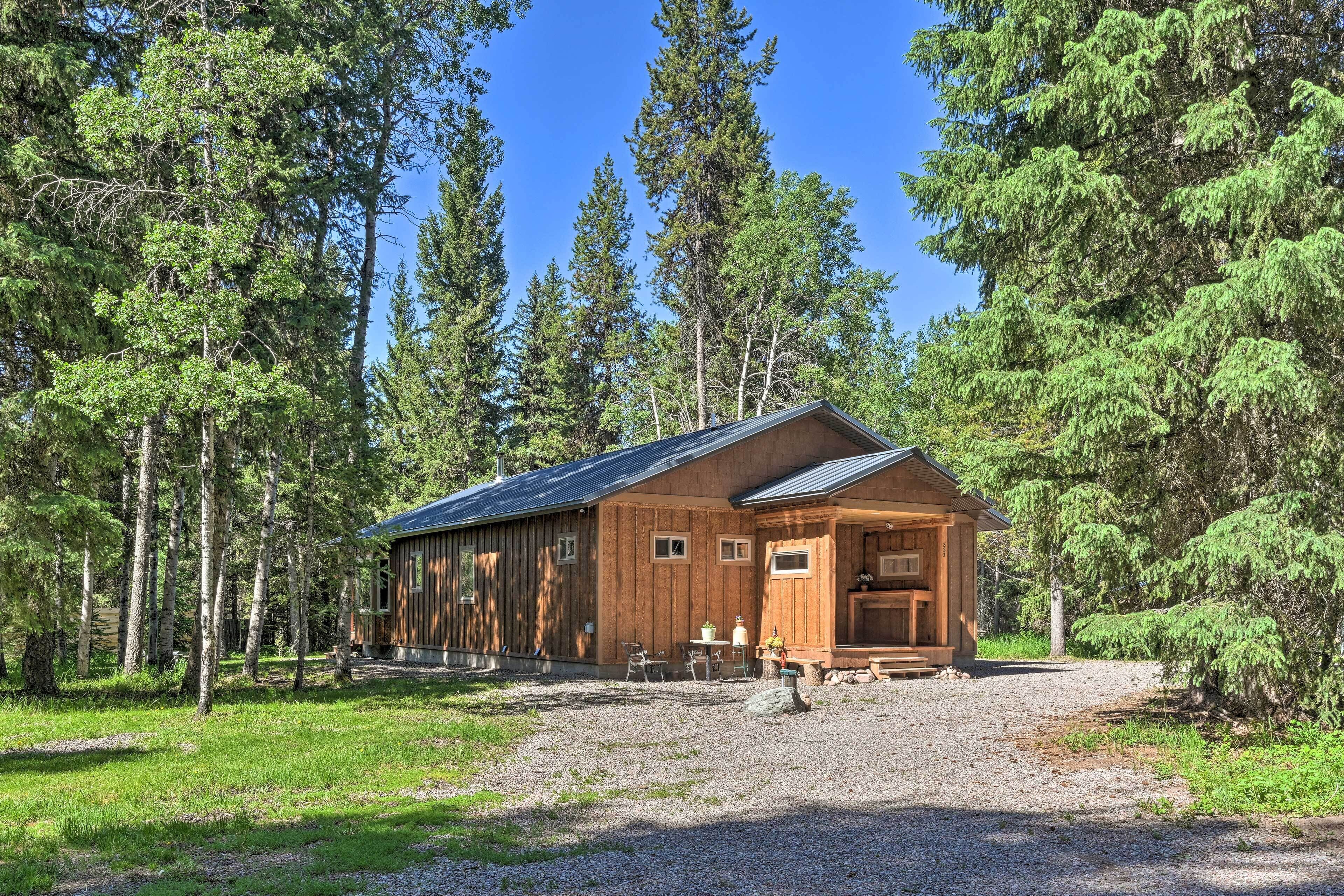 Newly Built Mtn-View Cabin: Walk to River!