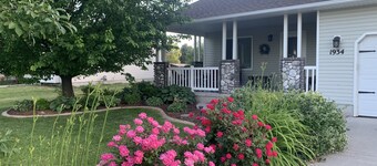 Family Friendly East Idaho Falls Home! 2 kings!