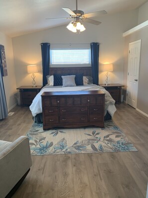 5 slaapkamers, een strijkplank/strijkijzer, wifi, beddengoed