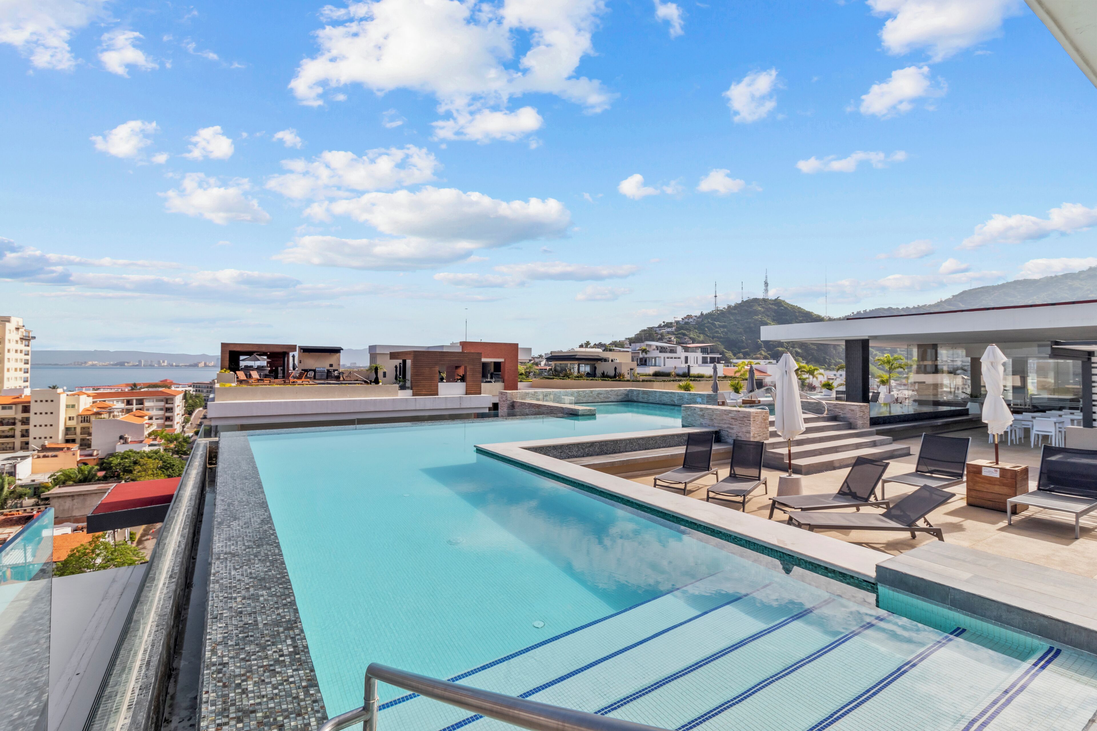 Een verwarmd zwembad