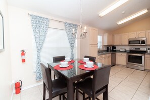 Dining - 5 bedroom private vacation home in kissimmee (Kissimmee)